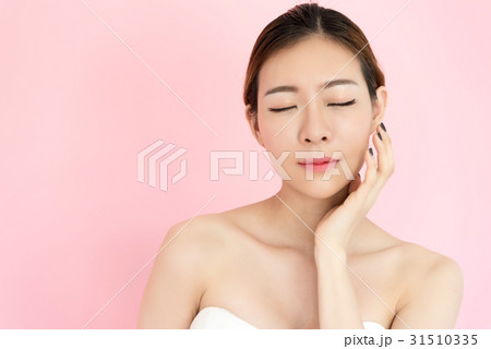 closeup beautiful young asian woman face closeup beautiful young asian woman face 31510335