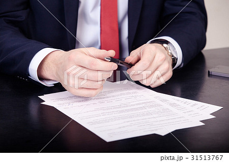 Business agreement signing, businesswoman 31513767