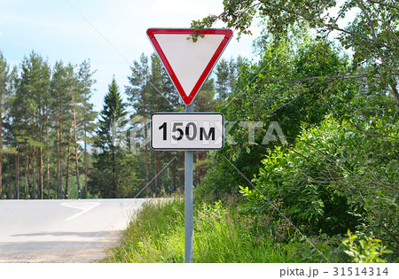 Road sign on the edge of the slopes 31514314