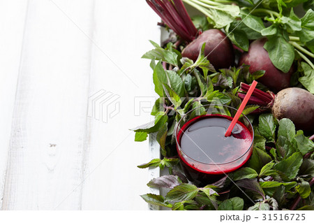 Fresh beetroot juice with herbs Fresh beetroot juice with herbs 31516725