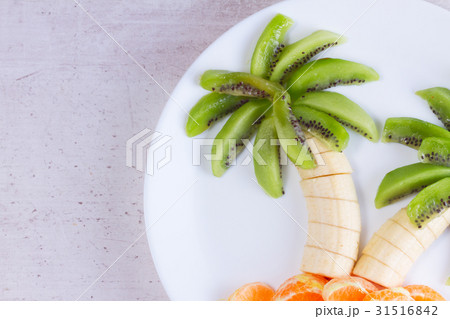Fruit salad in form of tropical plams 31516842