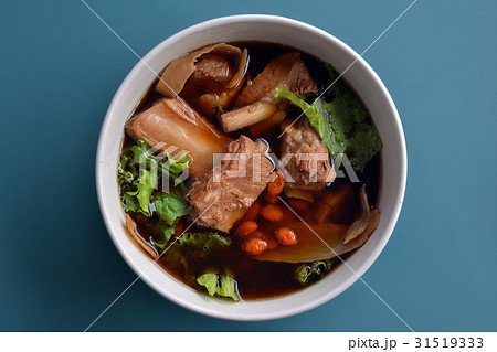 Bowl of Bak Kut Teh from top view Bowl of Bak Kut Teh from top view 31519333