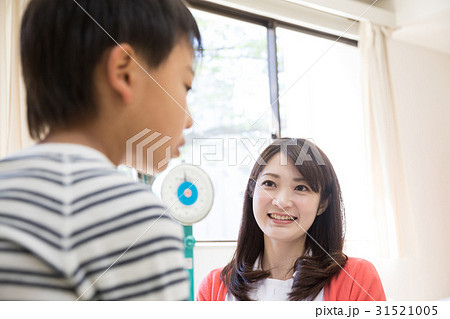 医療イメージ　看護士　男の子　 31521005