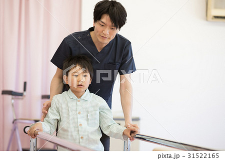 小学生　リハビリ　 31522165