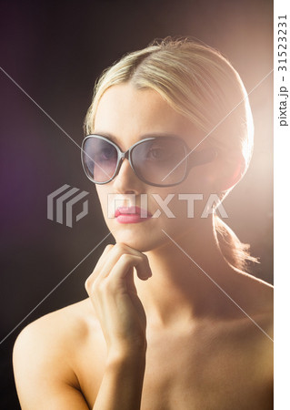 Portrait of woman posing for the camera 31523231