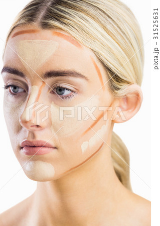 Portrait of woman with contouring makeup 31525631