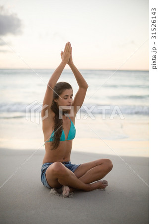 Young woman performing yoga Young woman performing yoga 31526143