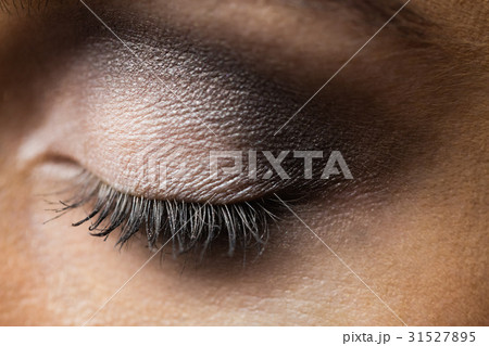 Focus on eyes makeup with closed eyes 31527895