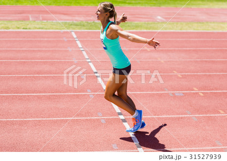 Excited female athlete posing after a victory 31527939