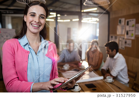 Casual businesswoman using a tablet 31527950