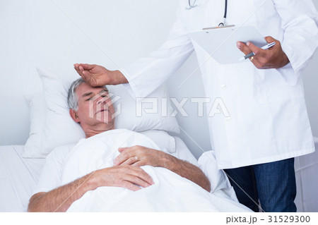 Male doctor examining senior man Male doctor examining senior man 31529300