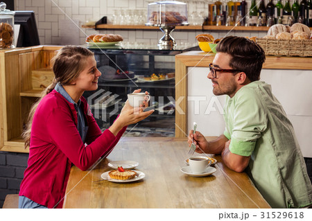 Couple sitting at table and talking 31529618