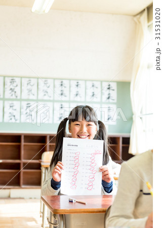 小学校、教室イメージ、授業イメージ 31531020