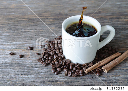 Hot coffee in white mug with coffee beans 31532235