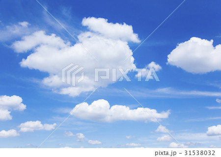 青空 空 雲 初夏の空 背景 背景素材 6月 コピースペース 青空 空 雲 初夏の空 背景 背景素材 6月 コピースペース 31538032