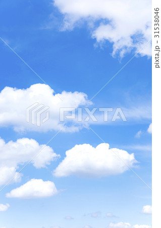 青空 空 雲 初夏の空 背景 背景素材 6月 コピースペース 青空 空 雲 初夏の空 背景 背景素材 6月 コピースペース 31538046