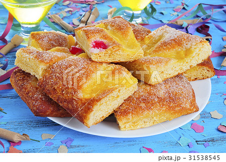coca de Sant Joan, sweet cake from Catalonia Spain 31538545