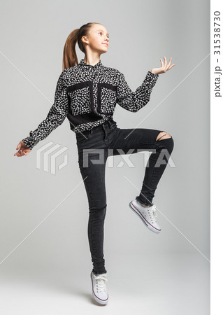 Young girl posing 31538730