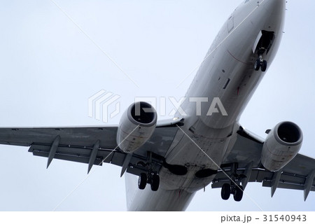 The underside of a modern airplane with its flaps 31540943