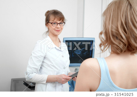 Beautiful young woman visiting doctor 31541025