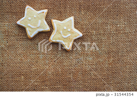 Two christmas cookies on the flax texture 31544354