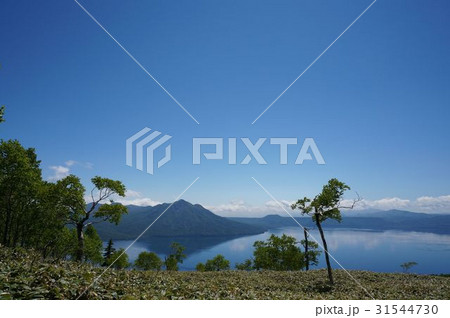 紋別岳山頂付近の風景と支笏湖 31544730