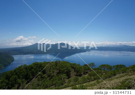 神秘的な支笏湖と樽前山及び 風不死岳 31544731