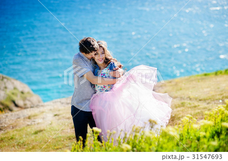 Portrait of a happy young couple enjoying a day in 31547693