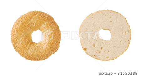 halved sesame bagel 31550388