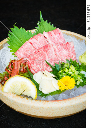 Raw and fresh matsusaka beef sashimi 31553671