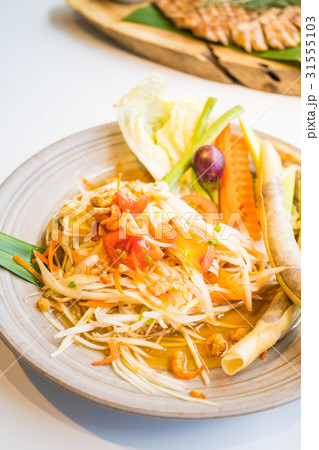 Spicy papaya salad " Som tum " Spicy papaya salad " Som tum " 31555103