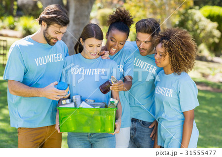 Group of volunteer holding box 31555477