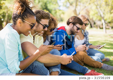 Group of friends using mobile phone 31556109