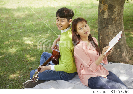 愛 カップル ピクニック 31558260