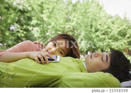 2 20代 感情 31558339