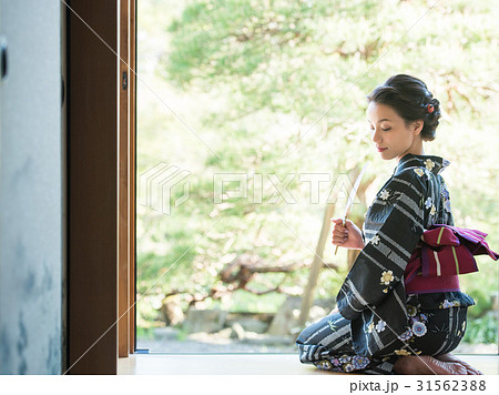 浴衣の女性 浴衣の女性 31562388