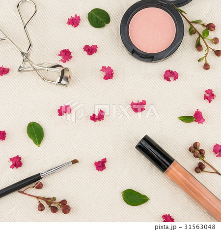 Cosmetics decorated with pink crape myrtle petals Cosmetics decorated with pink crape myrtle petals 31563048