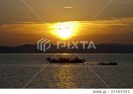 金剛 夕焼け シルエット 31563301