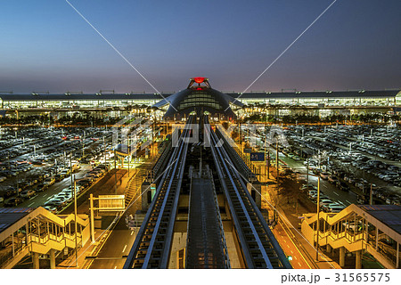 夜景 仁川国際空港 インチョン国際空港の写真素材