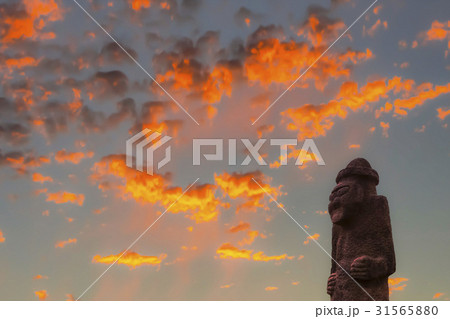 雲 夕焼け トルハルバン 31565880