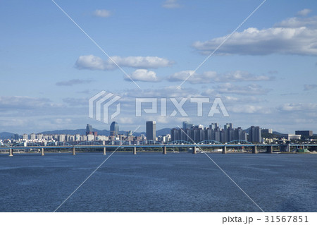 高層ビル 橋 アパート 31567851