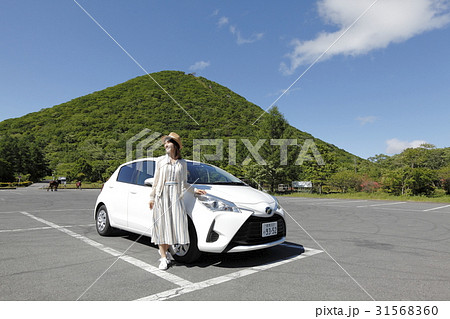ドライブイメージの若い女性 ドライブイメージの若い女性 31568360