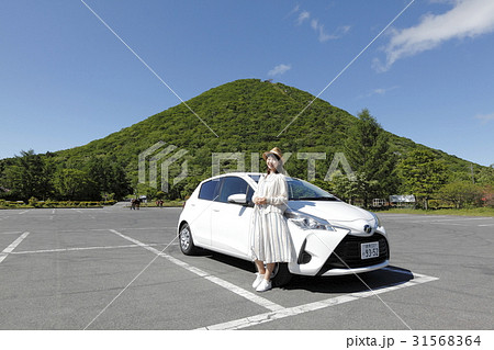 ドライブイメージの若い女性 31568364