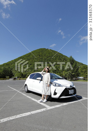 ドライブイメージの若い女性 ドライブイメージの若い女性 31568370