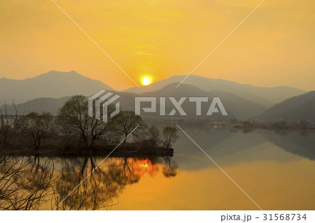 夕焼け 北漢江 シルエット 31568734