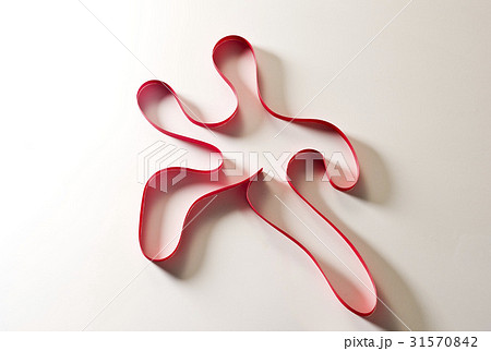 ヌキ 切り抜き リボン 31570842