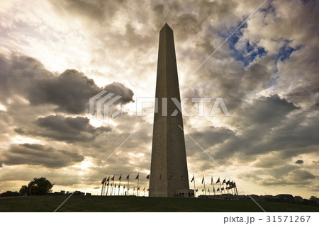 雲 記念塔 ローアングル 31571267