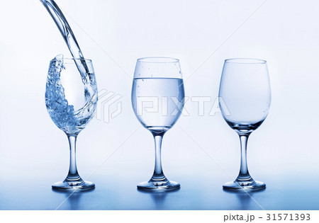 ヌキ 切り抜き 水 31571393