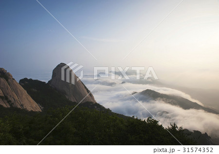 雲 北朝鮮産 山 31574352