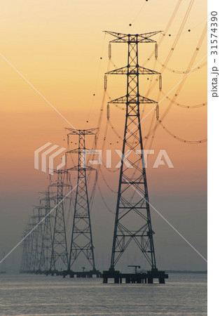 夕焼け 送電塔 始華湖 31574390